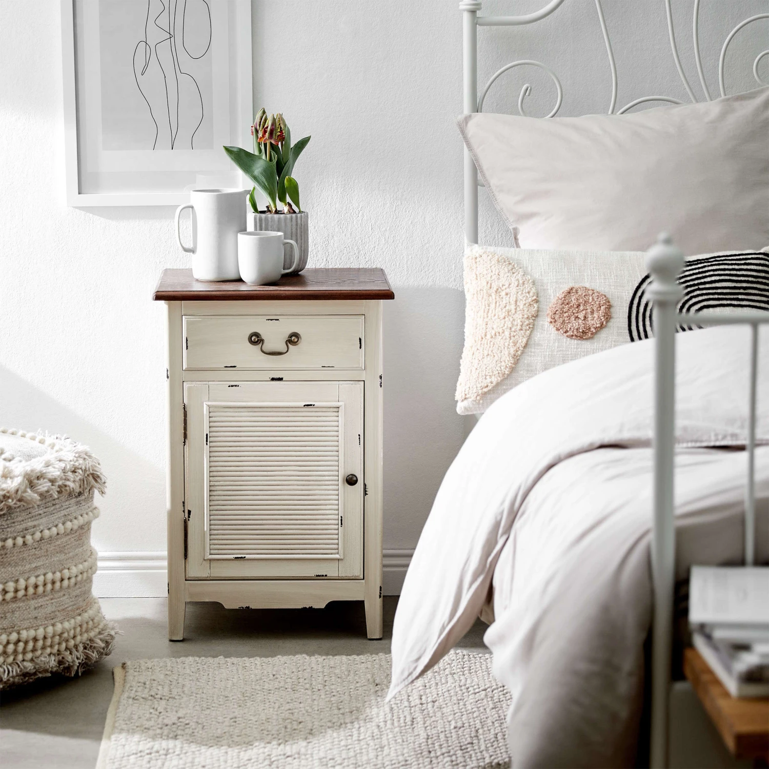 Nachttisch CABOTT COVE In Creme-Braun 4 Nachttisch CABOTT COVE In Creme-Braun – Bild 2