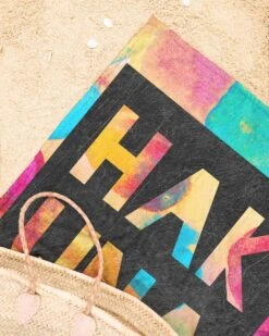 Strandtuch "Hakuna Matata 1" In Bunt & Schwarz -Heimtextilien juniqe strandtuch hakuna matata 1 in bunt and schwarz 2