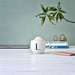 Becher L Letters In Weiß -Heimtextilien like by villeroy and boch becher l letters in weiss 3